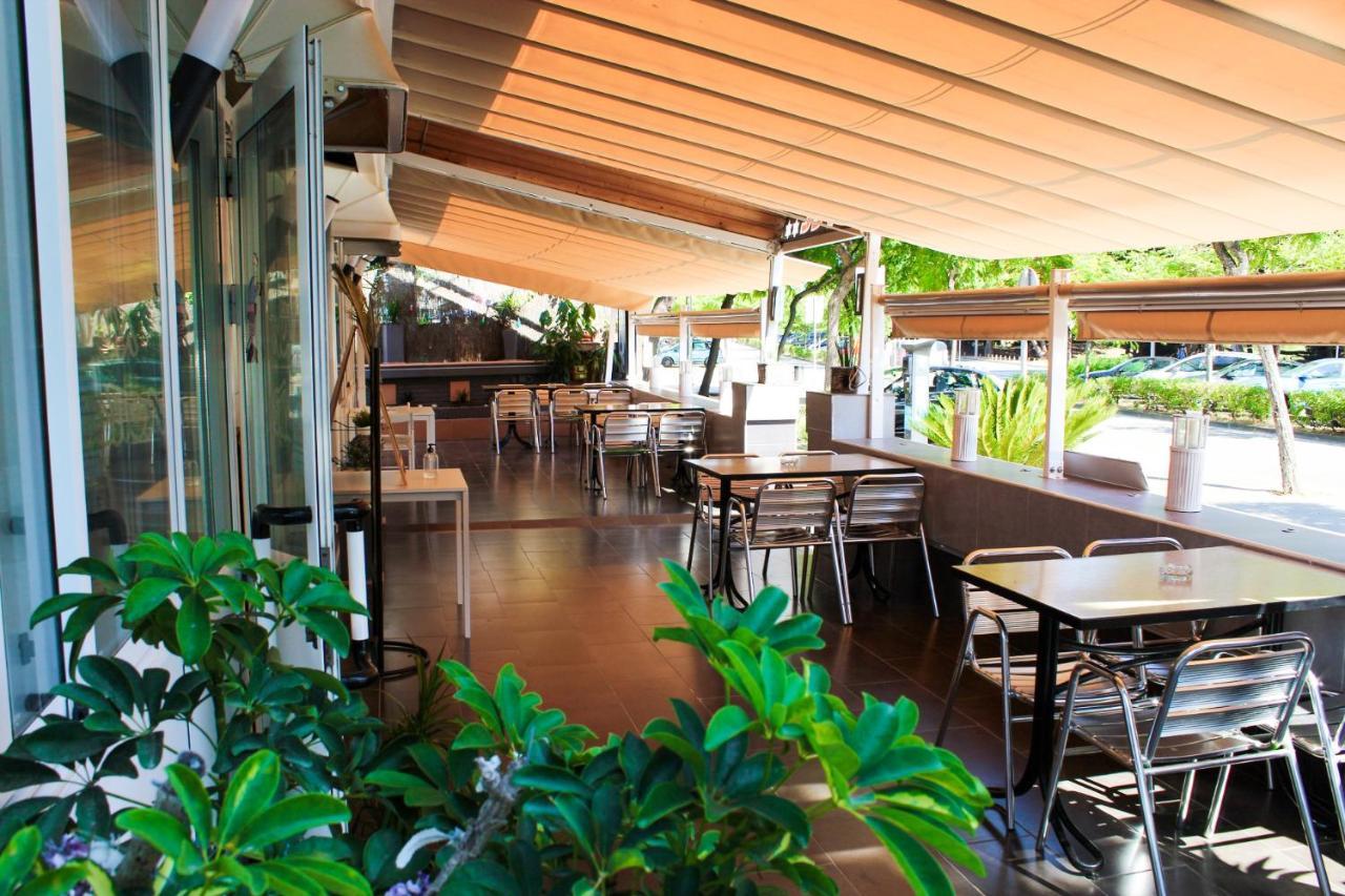Hotel Rodsan Suizo Castelldefels Exteriör bild