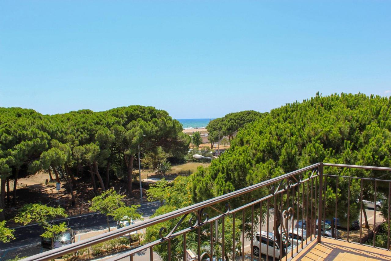 Hotel Rodsan Suizo Castelldefels Exteriör bild