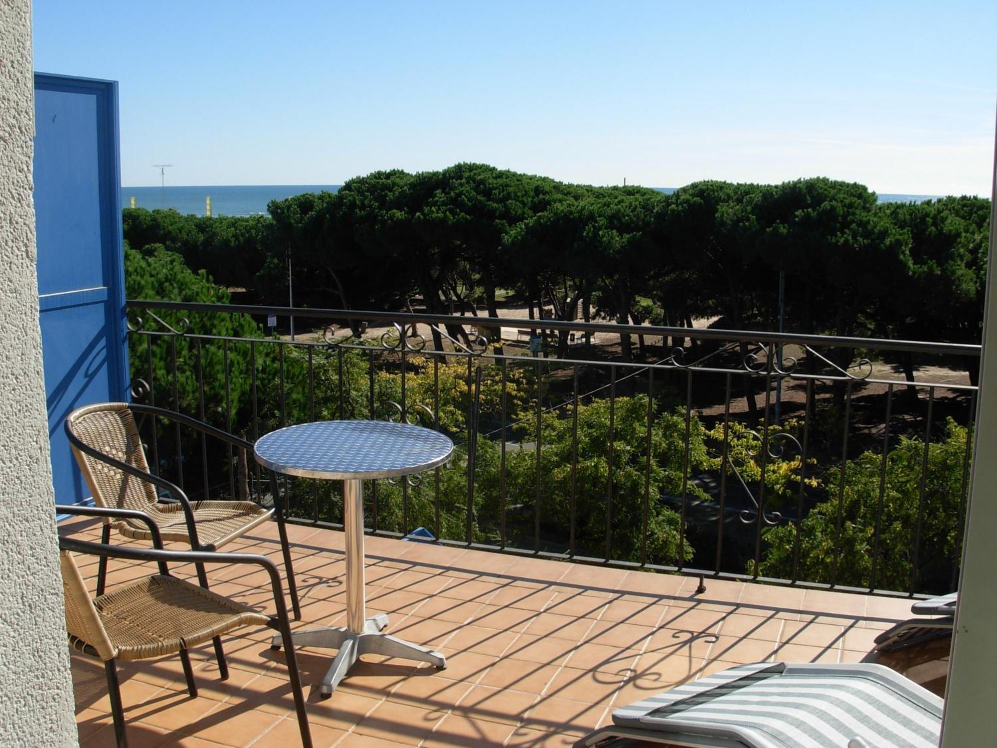 Hotel Rodsan Suizo Castelldefels Exteriör bild