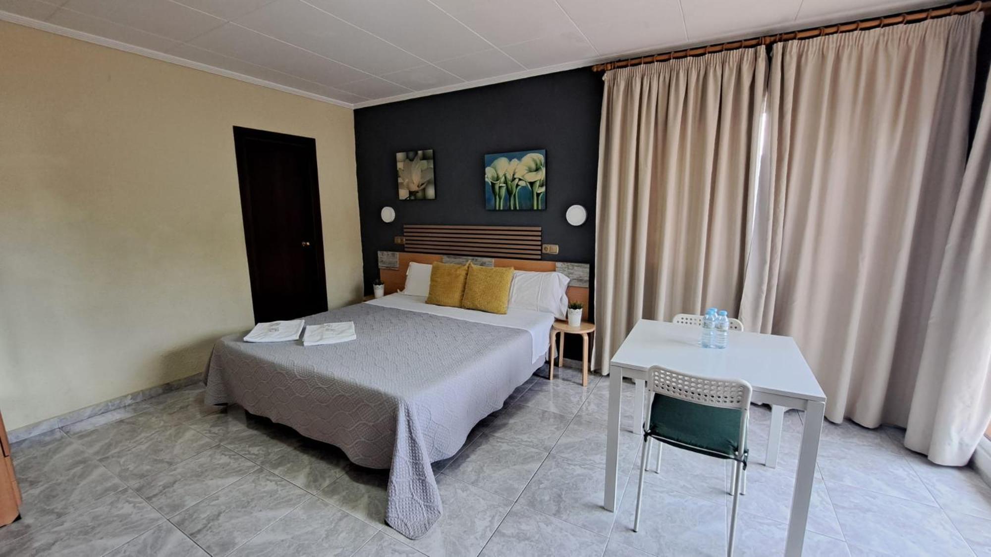 Hotel Rodsan Suizo Castelldefels Exteriör bild