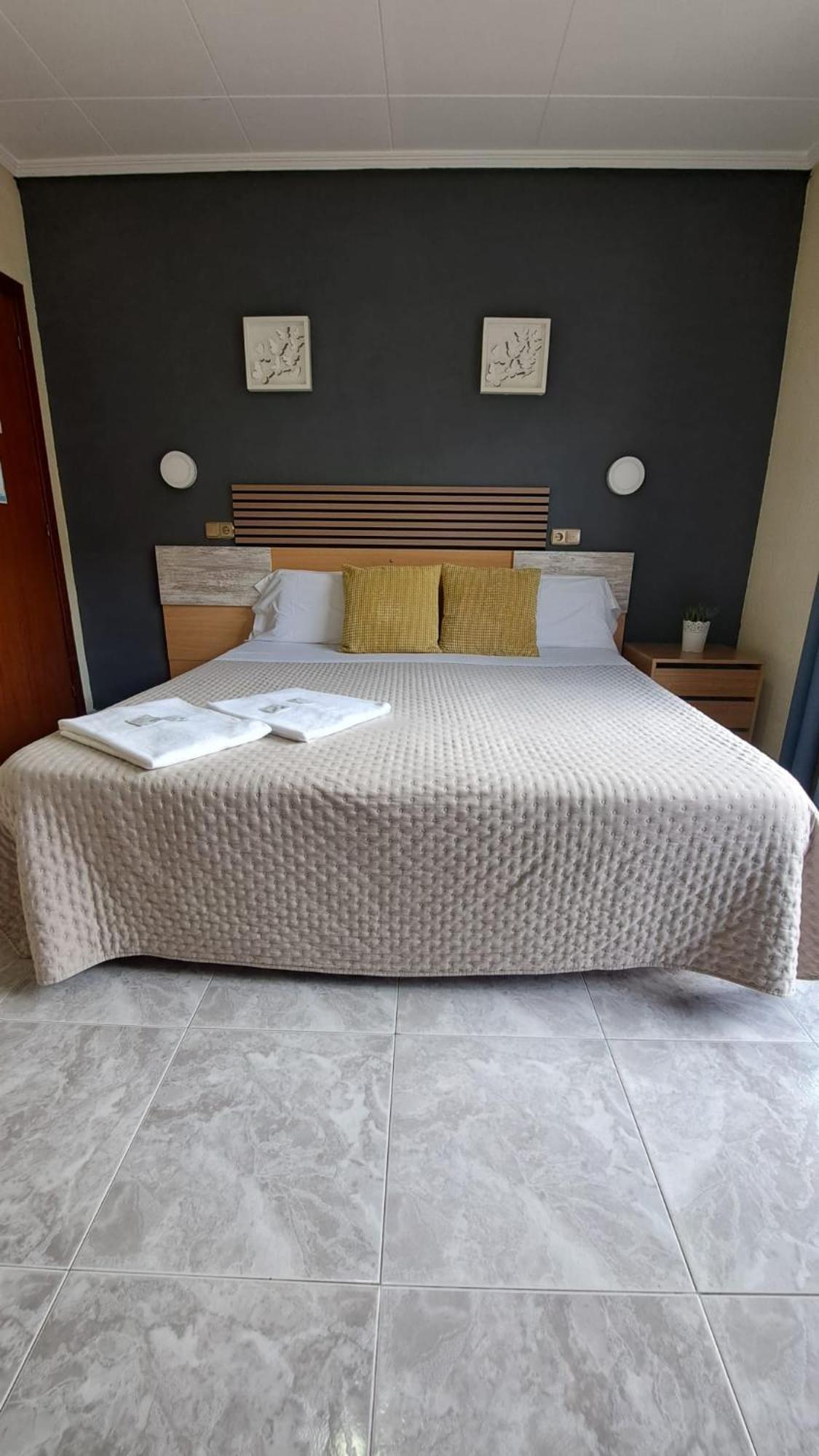 Hotel Rodsan Suizo Castelldefels Exteriör bild