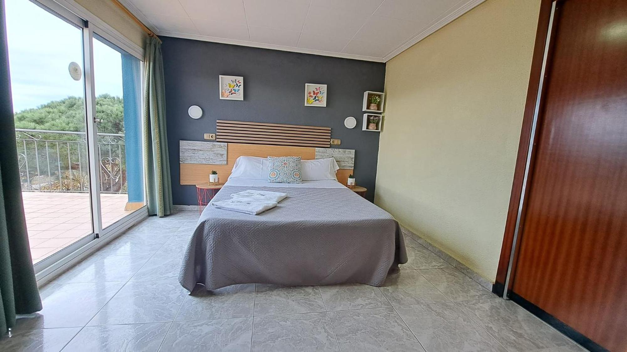 Hotel Rodsan Suizo Castelldefels Exteriör bild