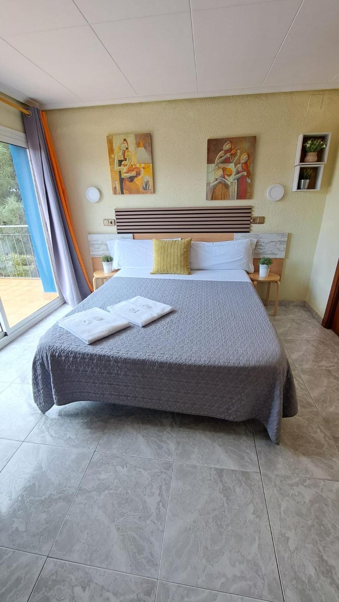 Hotel Rodsan Suizo Castelldefels Exteriör bild