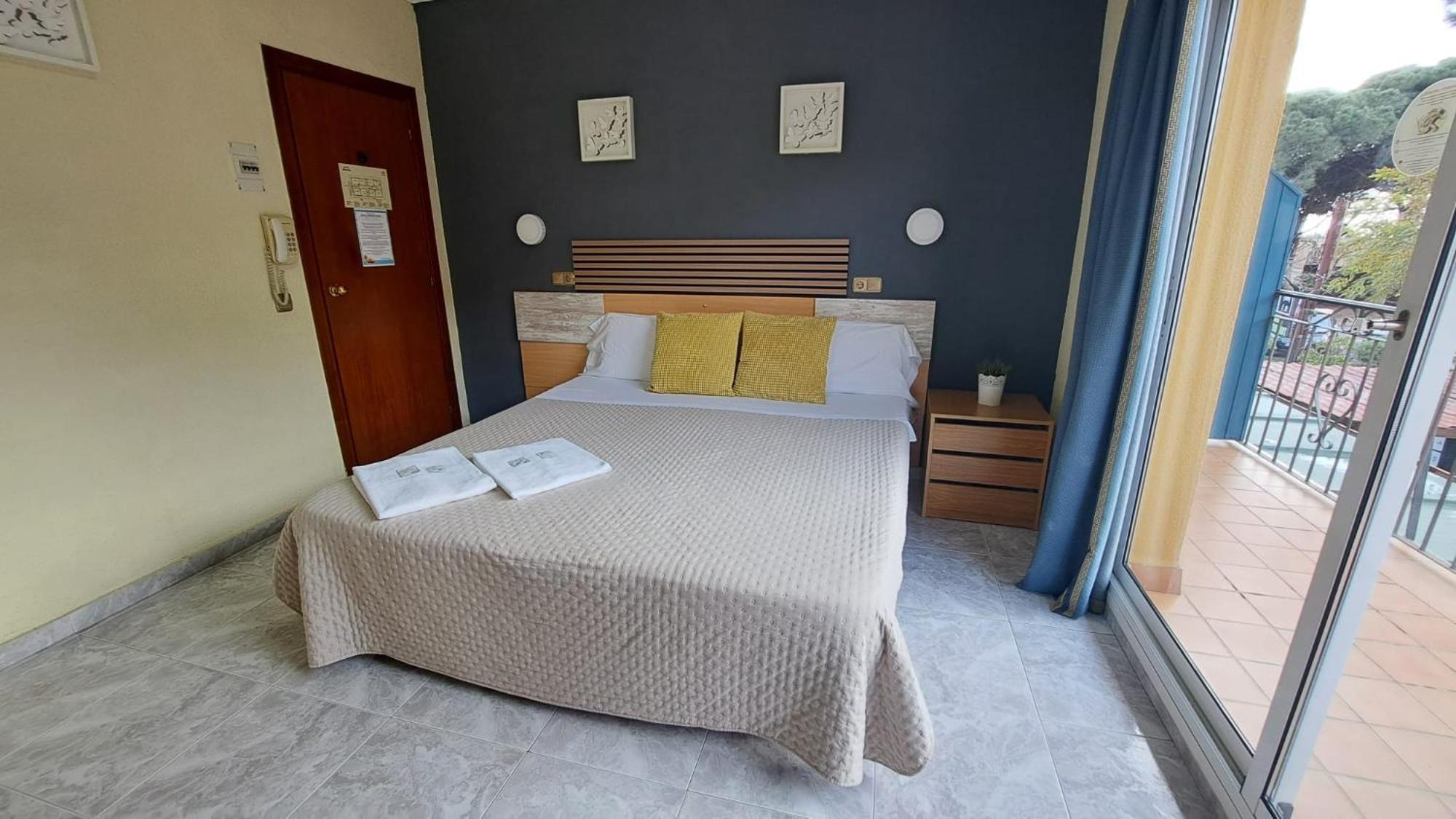 Hotel Rodsan Suizo Castelldefels Exteriör bild