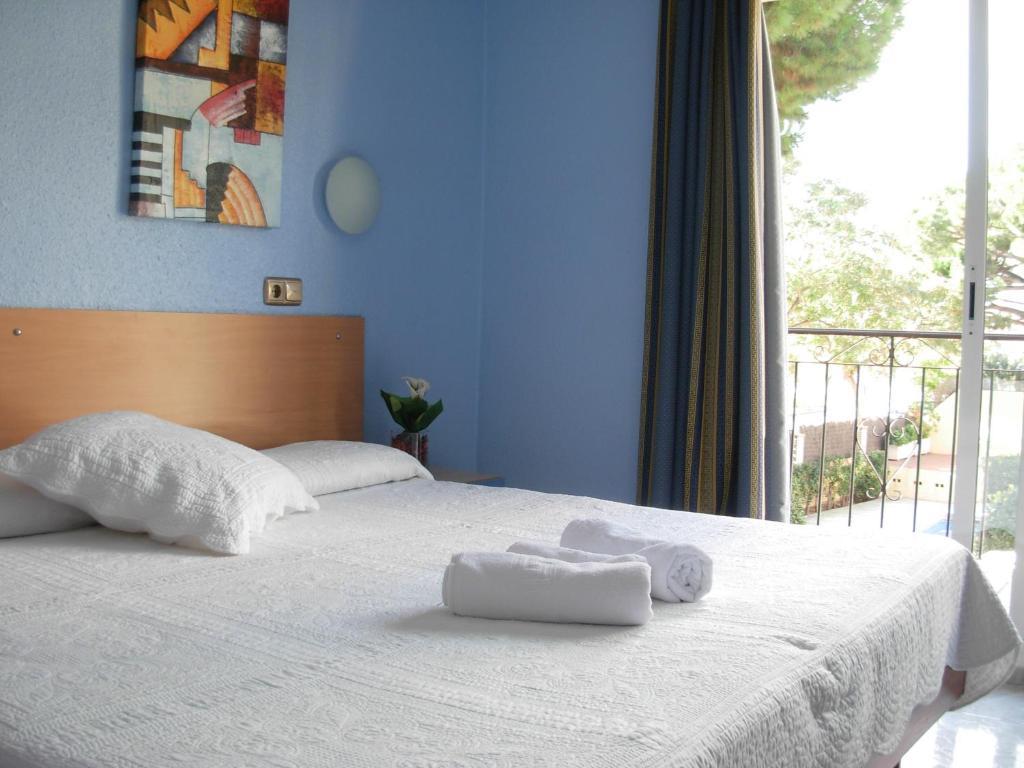 Hotel Rodsan Suizo Castelldefels Rum bild